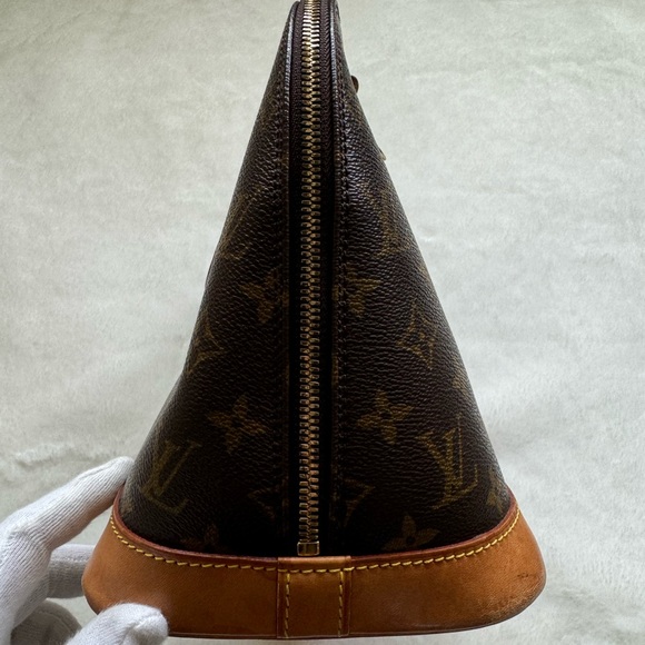 100% Authentic Louis Vuitton Monogram Alma Handbag - Picture 4 of 16